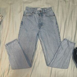 Zara jeans literally the cutest jeans ever they fit so well but i’m a size 2 now